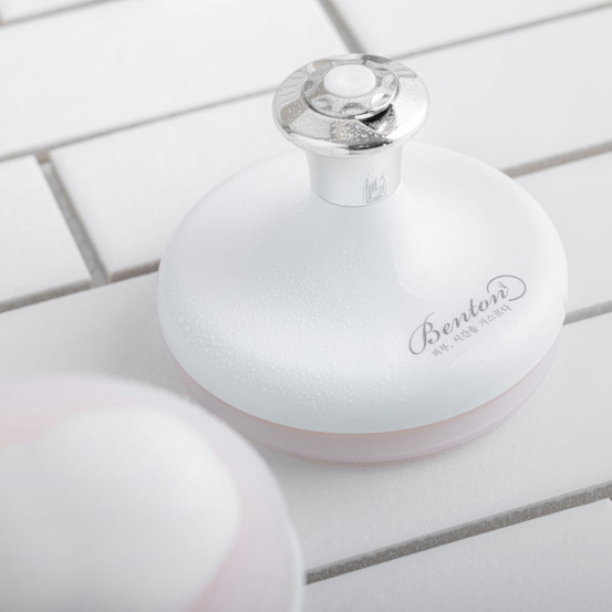 Силіконова щіточка для глибокого очищення обличчя Pore Clear Brush Benton