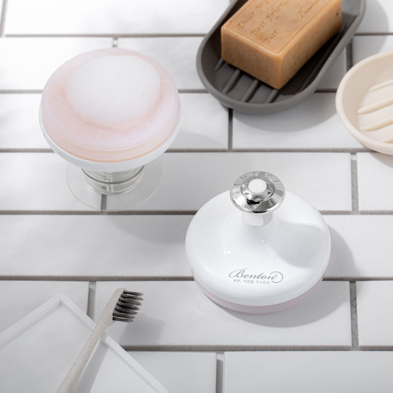 Силіконова щіточка для глибокого очищення обличчя Pore Clear Brush Benton
